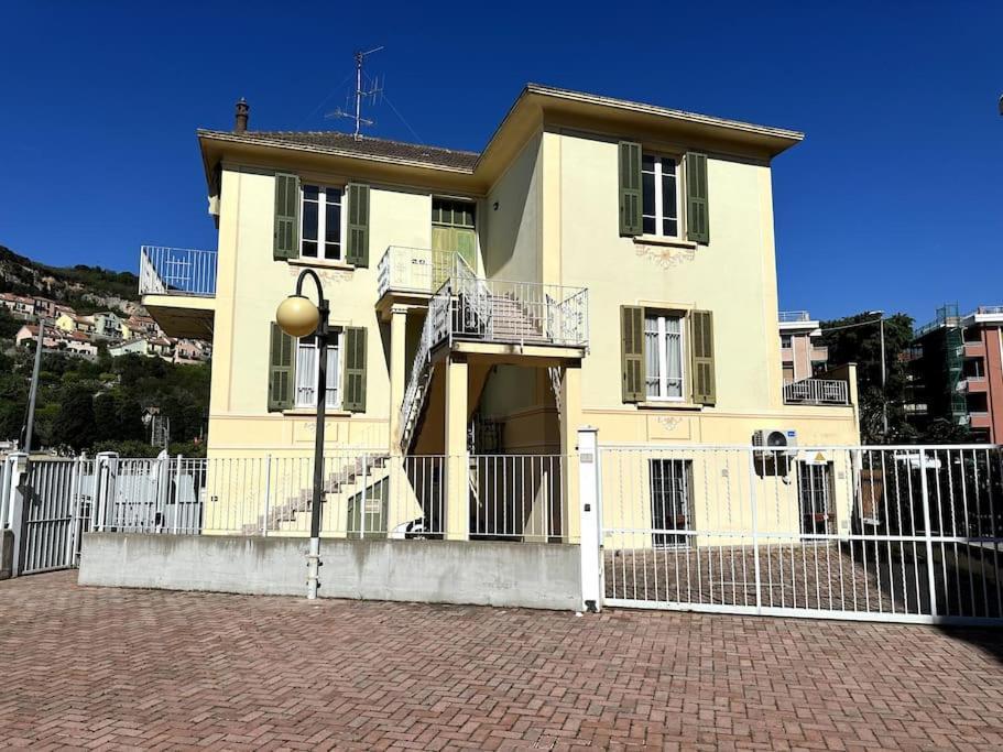 Apartment Trilocale Con Parcheggio - Pietra Ligure